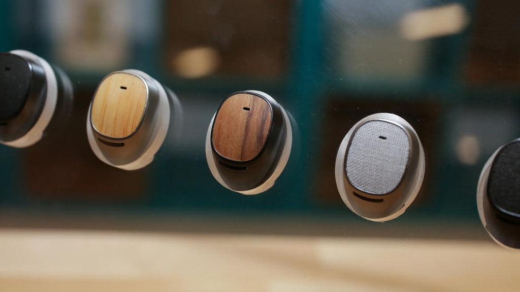 2nd-gen Moto Hint: The socially acceptable hearable gets better audio and battery life
